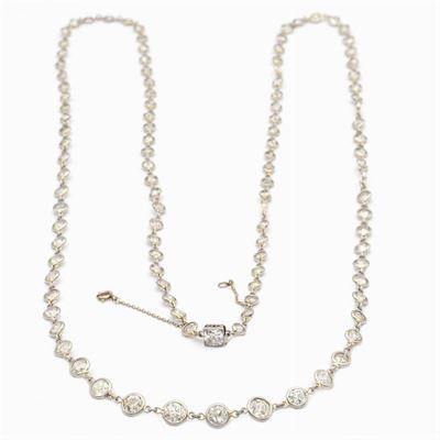 Lunga Collana in Platino e Diamanti Ct 30