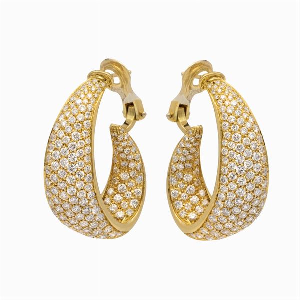 Orecchini creole in oro giallo 18kt e diamanti  - Asta Gioielli Orologi e Fashion Vintage - Colasanti Casa d'Aste