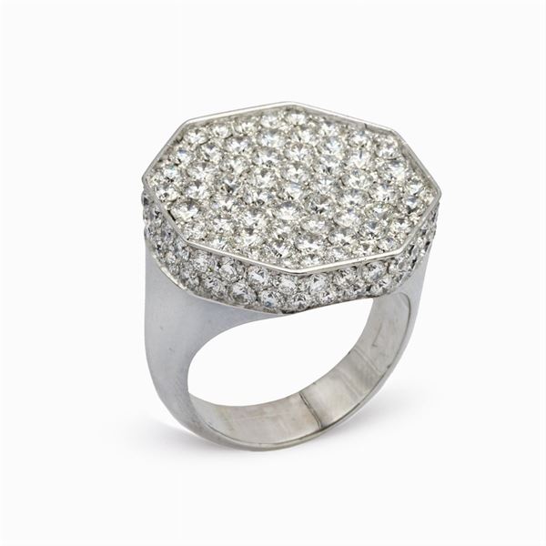 Anello ottagonale in oro bianco 18kt e pavé di diamanti