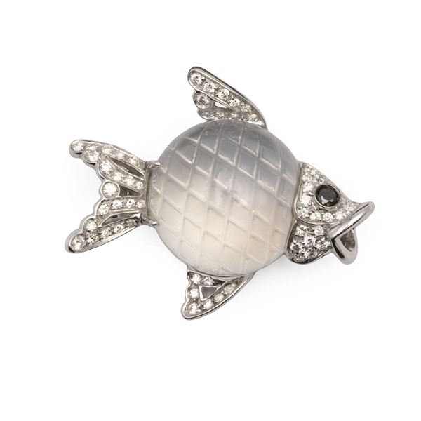 18kt white gold Fish shaped brooch