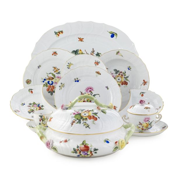 Herend, porcelain tableware (210)