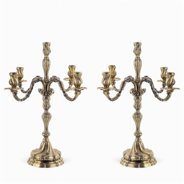 Coppia di candelabri a cinque luci in argento stile Luigi XV  (Italia, XIX-XX Sec.)  - Asta Argenti e L'Arte della tavola - Colasanti Casa d'Aste