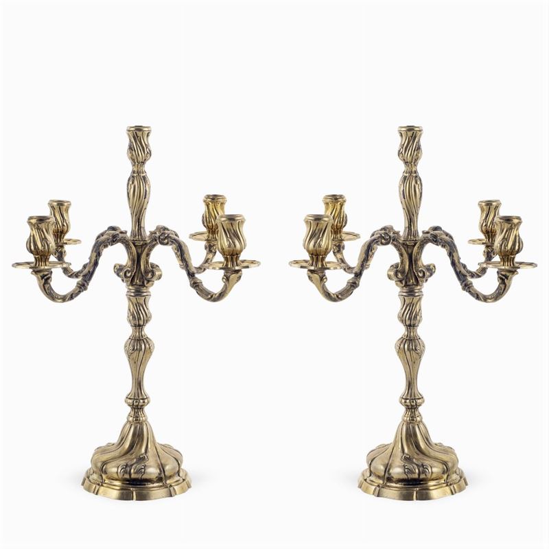 Coppia di Candelabri a Cinque Luci in Argento Stile Luigi XV