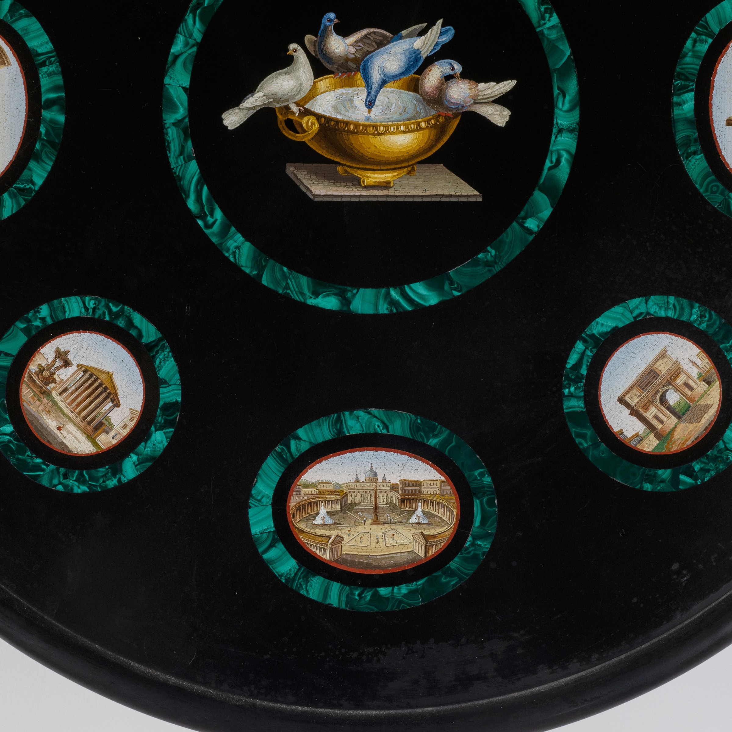 Piano in Nero del Belgio con Micromosaici