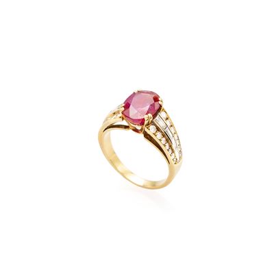 Anello in Oro Giallo e Bianco 18kt con Rubino e Diamanti