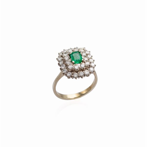 Anello in oro bianco 18kt smeraldo e diamanti