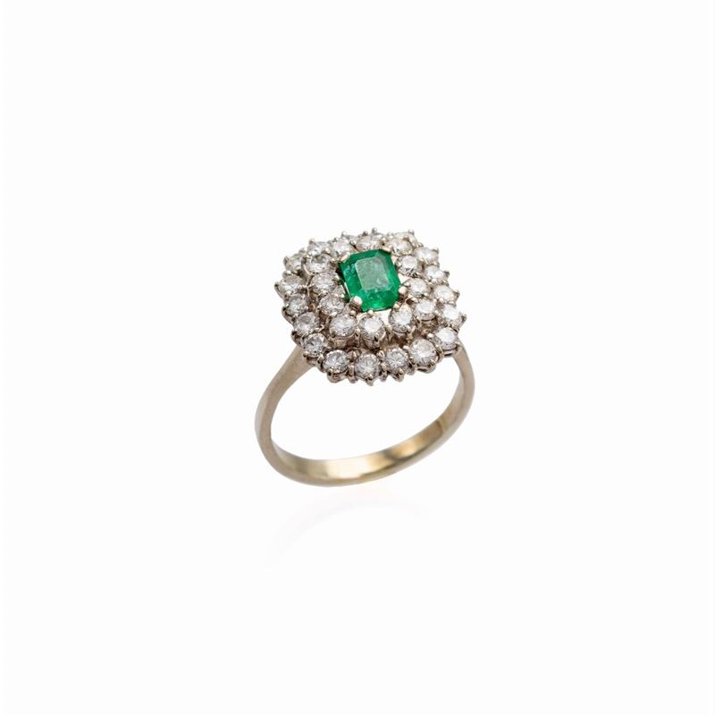 Anello in Oro Bianco 18kt Smeraldo e Diamanti