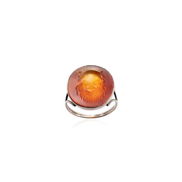 Antique 9 kt rose gold ring with engraved carnelian