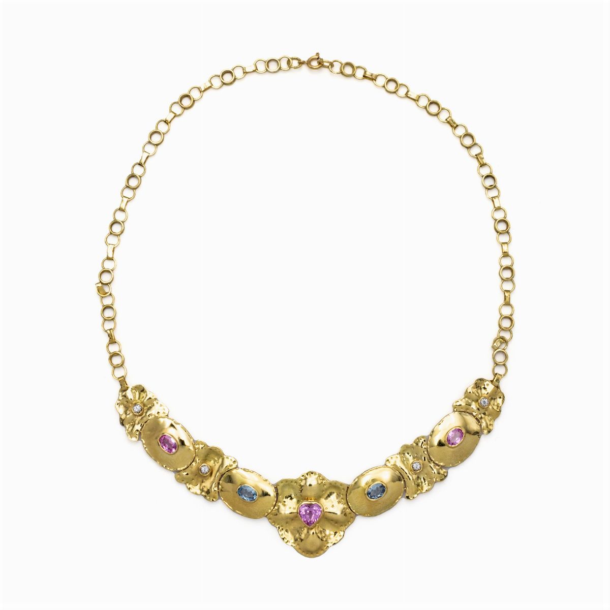 Parure a Motivo Floreale Composta da Collana e Orecchini Pendenti