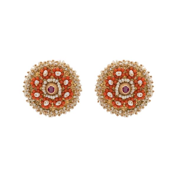 12kt yellow gold coral and small pearls lobe earrings