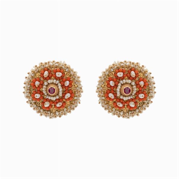 12kt yellow gold coral and small pearls lobe earrings