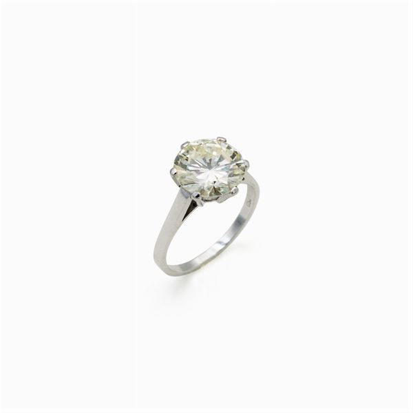 18kt white gold and 4.19 ct diamond Solitaire ring