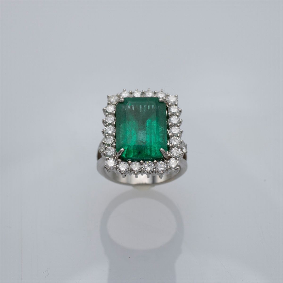 Anello in Oro Bianco 18kt Smeraldo Naturale Ct 11