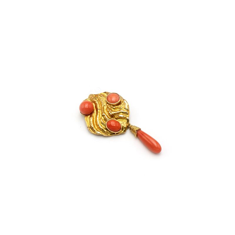 Spilla in Oro Giallo 18kt e Corallo