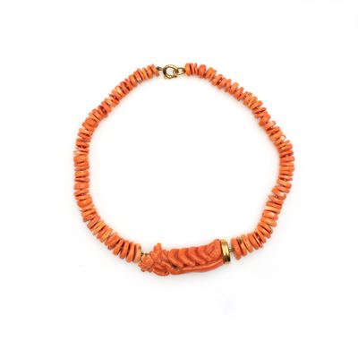 Collana Composta da Elementi in Corallo e Corallo Scolpito