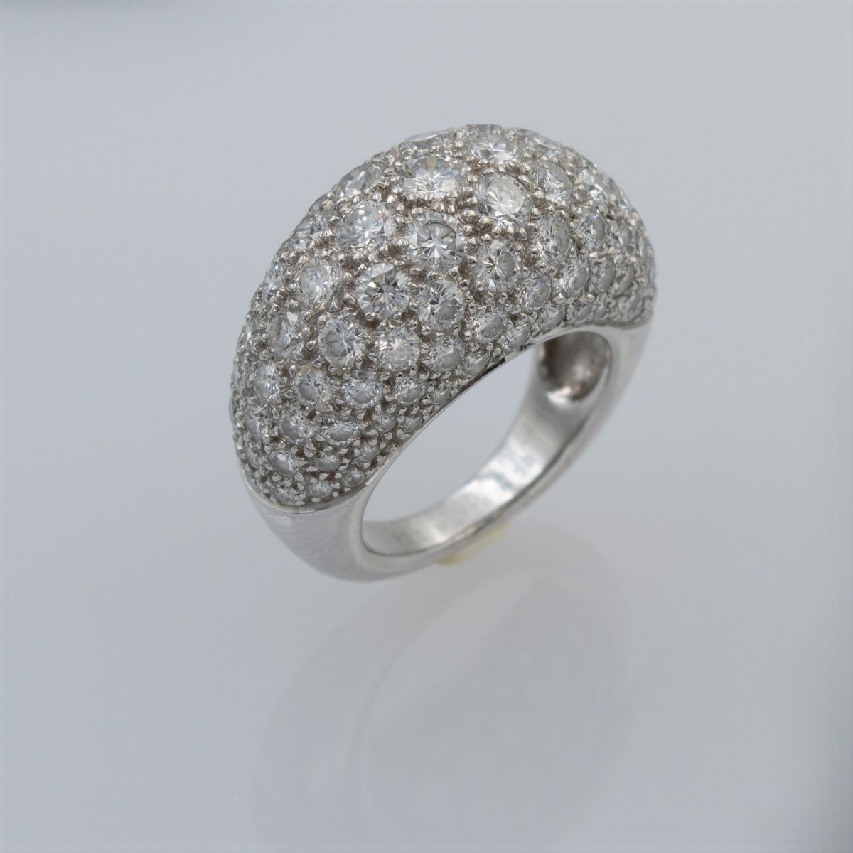 Van Cleef & Arpels Anello Bombé
