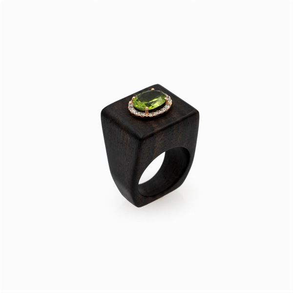 Anello in legno e oro giallo 18kt