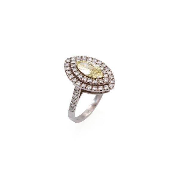 Anello in oro bianco 18kt con diamante naturale fancy yellow