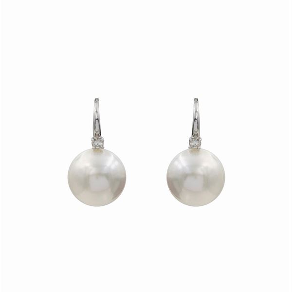 Orecchini a monachina in oro bianco 18kt