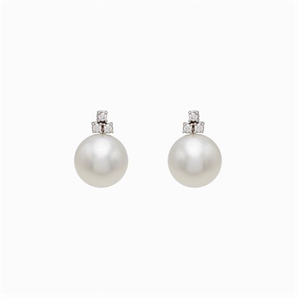 Orecchini a lobo in oro bianco 18kt