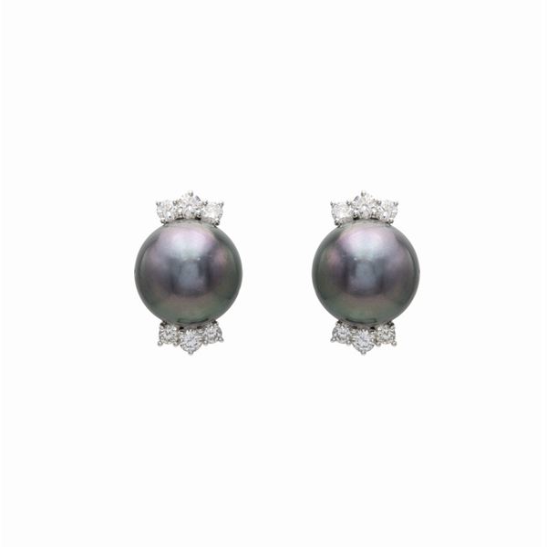 18kt white gold lobe earrings