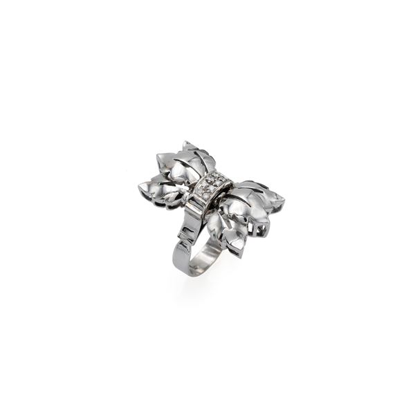 18kt white gold and diamonds leaves shaped