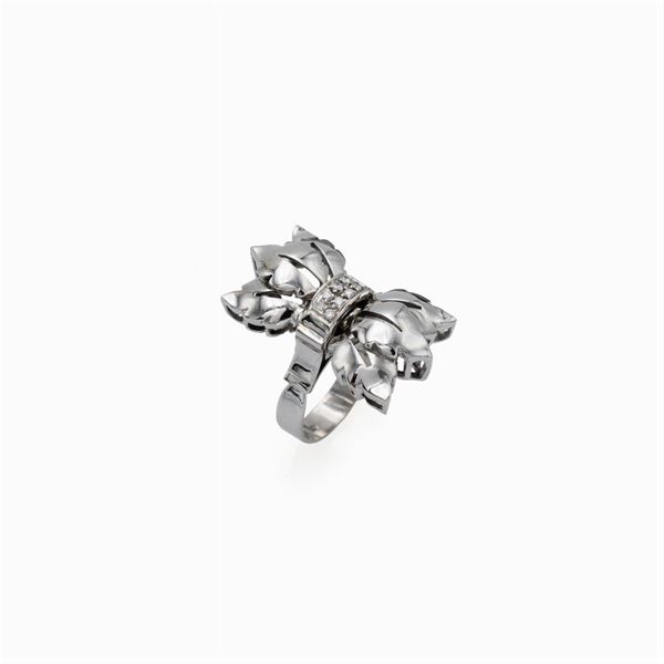 Anello foglie in oro bianco 18kt e diamanti