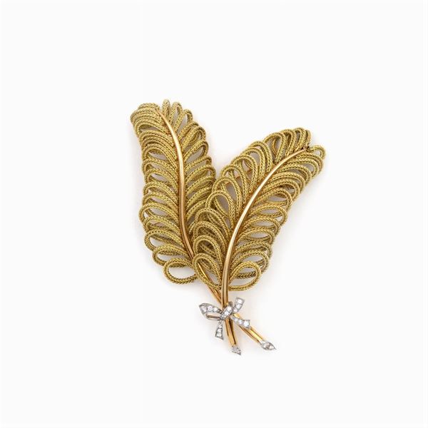 18kt yellow and white gold feather shaped brooch