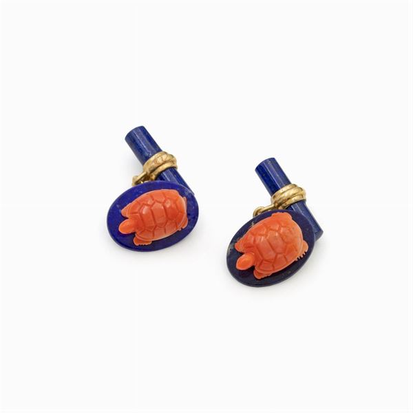 18kt yellow gold Turtle cufflinks