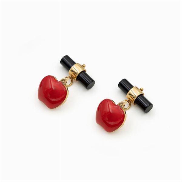 Apple cufflinks in 18kt yellow gold Apple shaped cufflinks