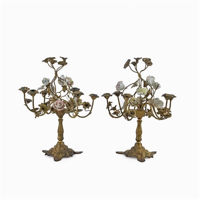 Coppia di Candelabri in Bronzo Dorato e Porcellana Policroma