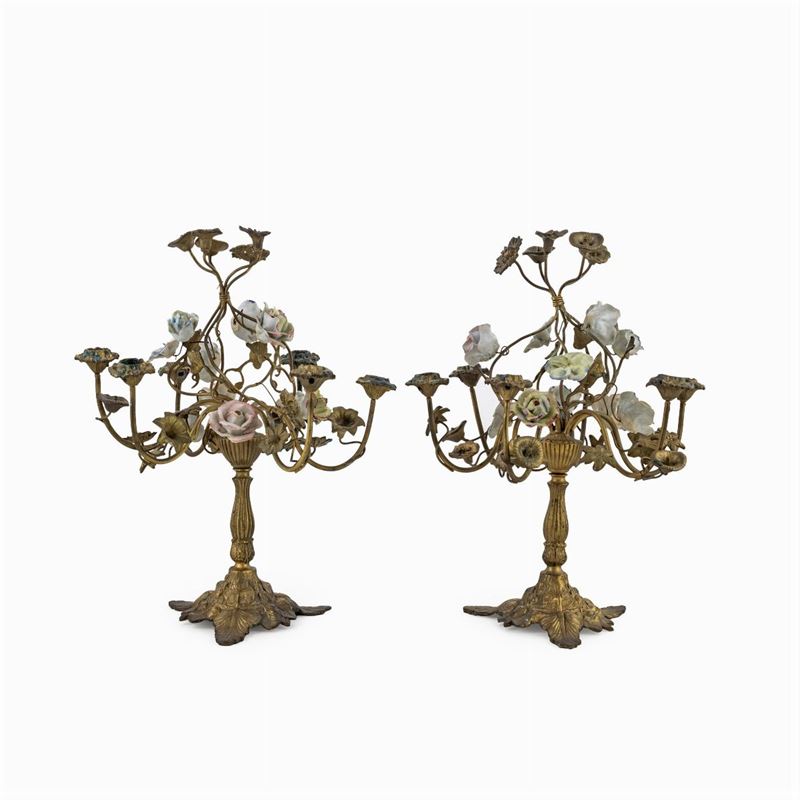 Coppia di Candelabri in Bronzo Dorato e Porcellana Policroma