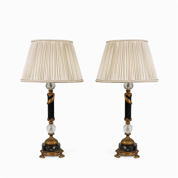 Coppia di lampade da tavolo in metallo dorato e marmo