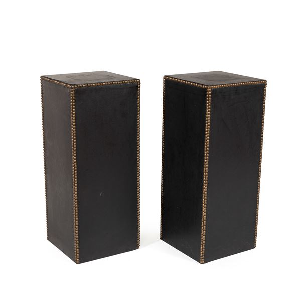 Pair of square bases covered in leather with brass studs  (20th century)  - Auction Old Master Paintings, Furniture, Sculpture and Works of Art - Colasanti Casa d'Aste
