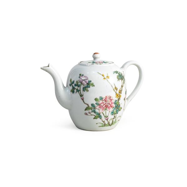 Polychrome porcelain teapot  (China, 19th-20th century)  - Auction Old Master Paintings, Furniture, Sculpture and Works of Art - Colasanti Casa d'Aste