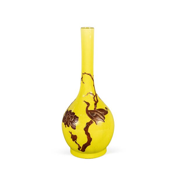 Vaso a bottiglia  in ceramica con invetriatura gialla  (Giappone, inizo XX Sec.)  - Asta Dipinti Antichi, Arredi, Sculture e Oggetti d'Arte - Colasanti Casa d'Aste