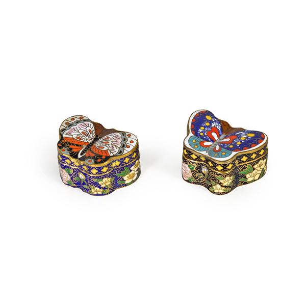 Pair of butterfly boxes in cloissoné enamel  (China, 20th century)  - Auction Old Master Paintings, Furniture, Sculpture and Works of Art - Colasanti Casa d'Aste