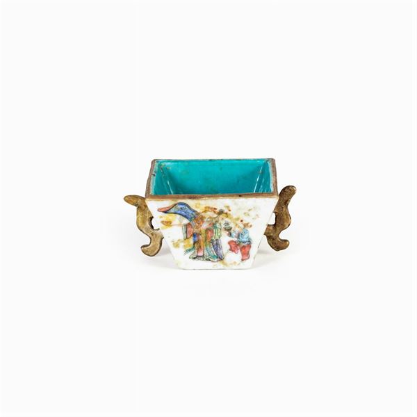 Small porcelain cup with two handles  (China, Qing Dynasty)  - Auction Old Master Paintings, Furniture, Sculpture and Works of Art - Colasanti Casa d'Aste