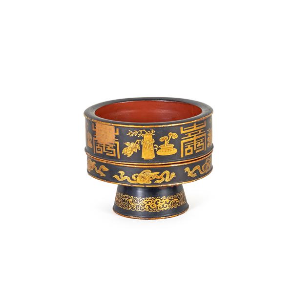 Incensiere in legno laccato nero e oro  (Cina, XX Sec.)  - Asta Dipinti Antichi, Arredi, Sculture e Oggetti d'Arte - Colasanti Casa d'Aste