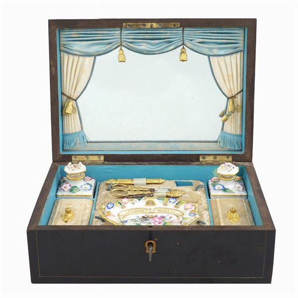 Jewelery box in wood and gilt metal sections