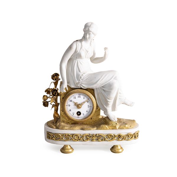 Orologio da tavolo in biscuit e bronzo dorato