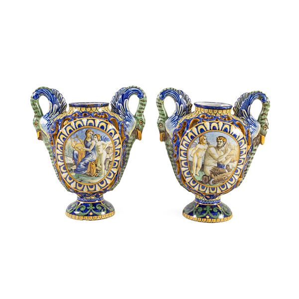Coppia di vasi in ceramica policroma