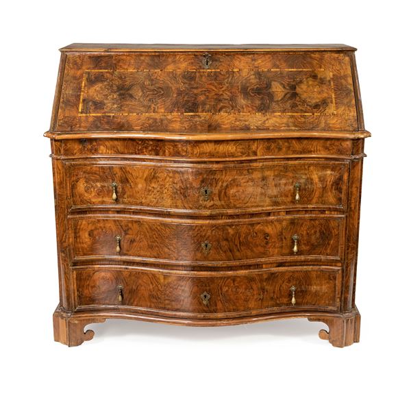 Walnut flap chest of drawers  (Italy, 18th-19th century)  - Auction Old Master Paintings, Furniture, Sculpture and Works of Art - Colasanti Casa d'Aste