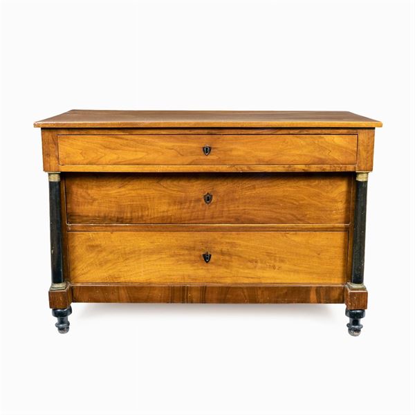 Walnut chest of drawers  (Italy, 19th century)  - Auction Old Master Paintings, Furniture, Sculpture and Works of Art - Colasanti Casa d'Aste