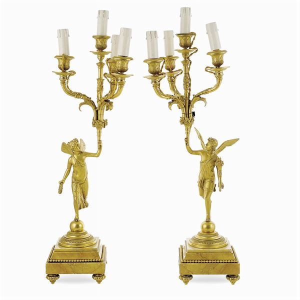 Coppia di candelabri elettrificati in bronzo dorato