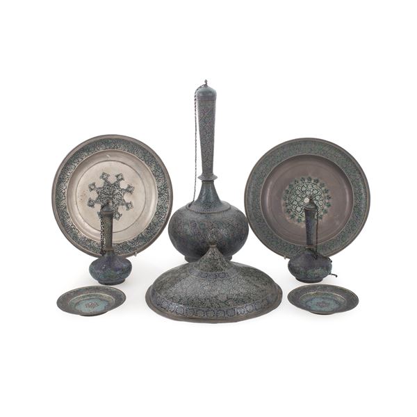 Gruppo di oggetti in argento e smalto (8)  (manifattura orientale, XIX-XX Sec.)  - Asta Argenti e l'Arte della Tavola - Colasanti Casa d'Aste
