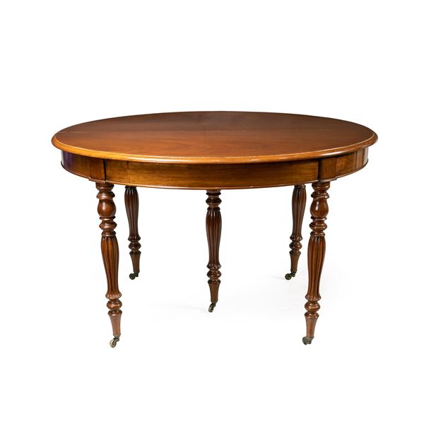 Extendable mahogany dining table