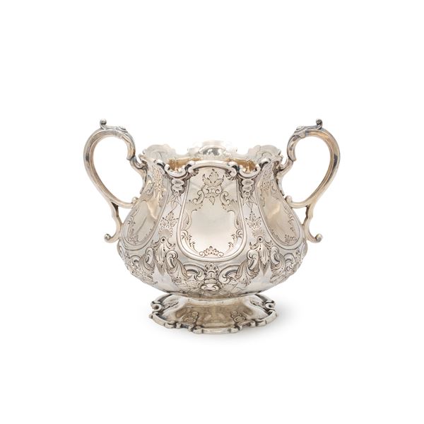 Two-handled Silver cup  (Sheffield, 1861)  - Auction Fine Silver and the Art of the Table - Colasanti Casa d'Aste