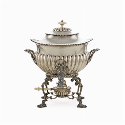 Tea Kettle in Argento