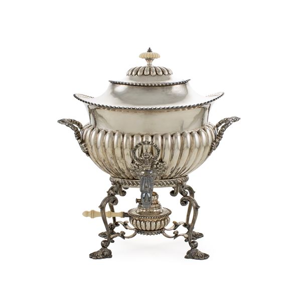 Tea kettle in argento  (Londra, 1877)  - Asta Argenti e l'Arte della Tavola - Colasanti Casa d'Aste